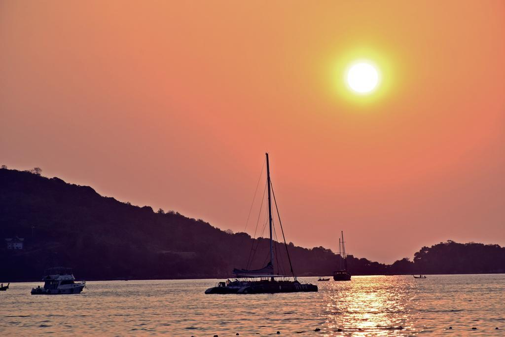 Ocean And Ole Patong Hotel Exterior foto