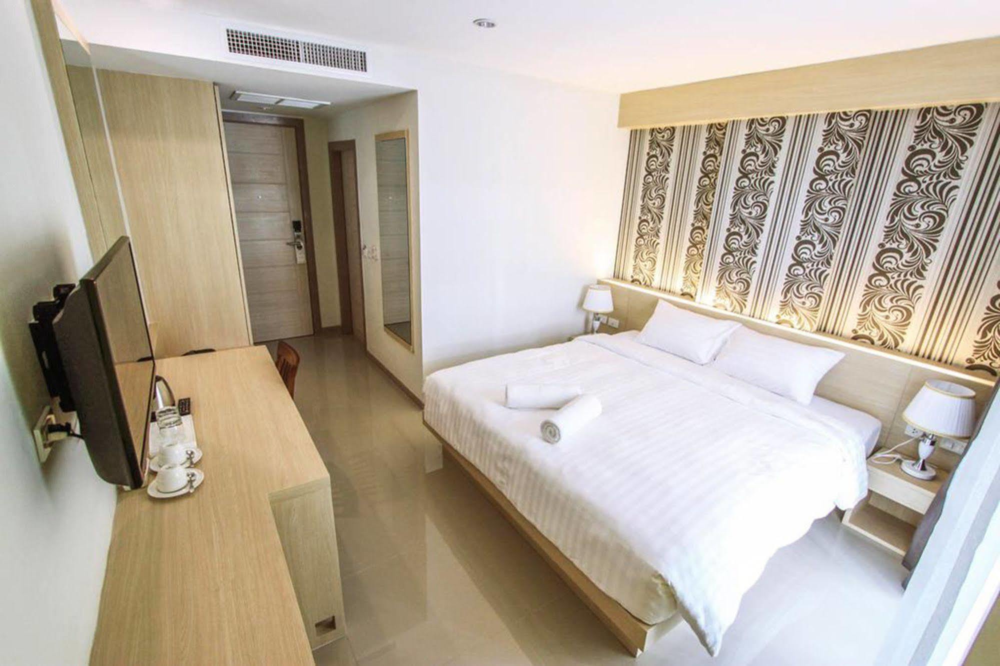 Ocean And Ole Patong Hotel Exterior foto