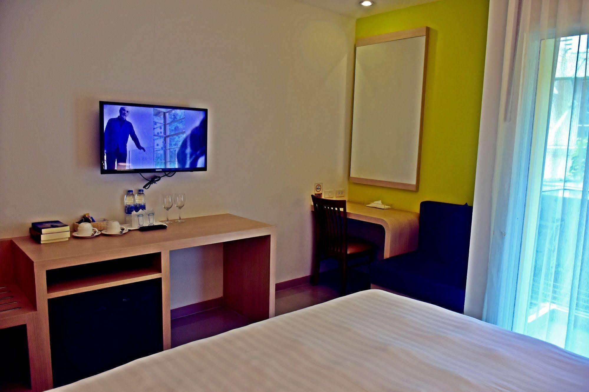 Ocean And Ole Patong Hotel Exterior foto