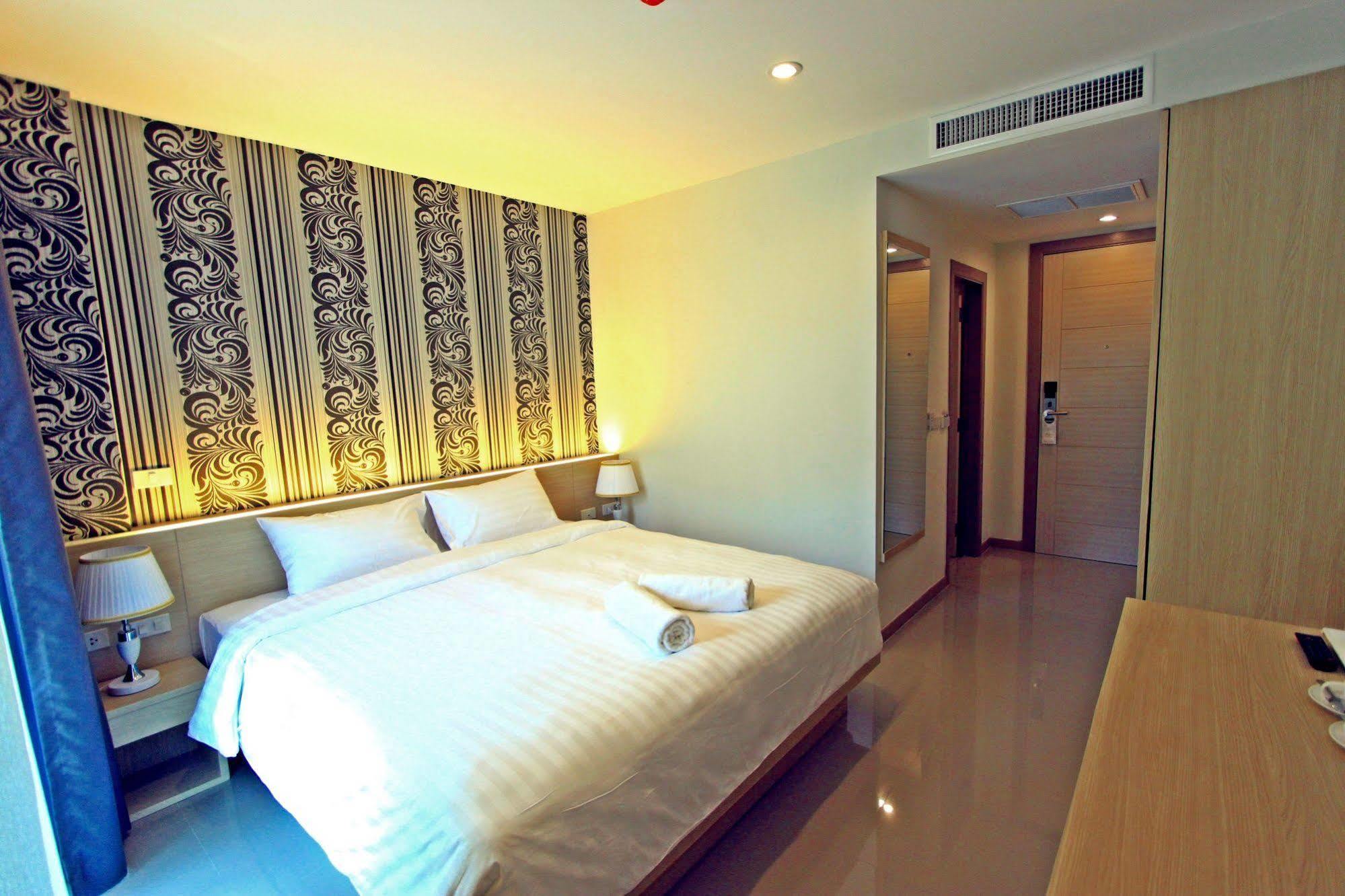 Ocean And Ole Patong Hotel Exterior foto