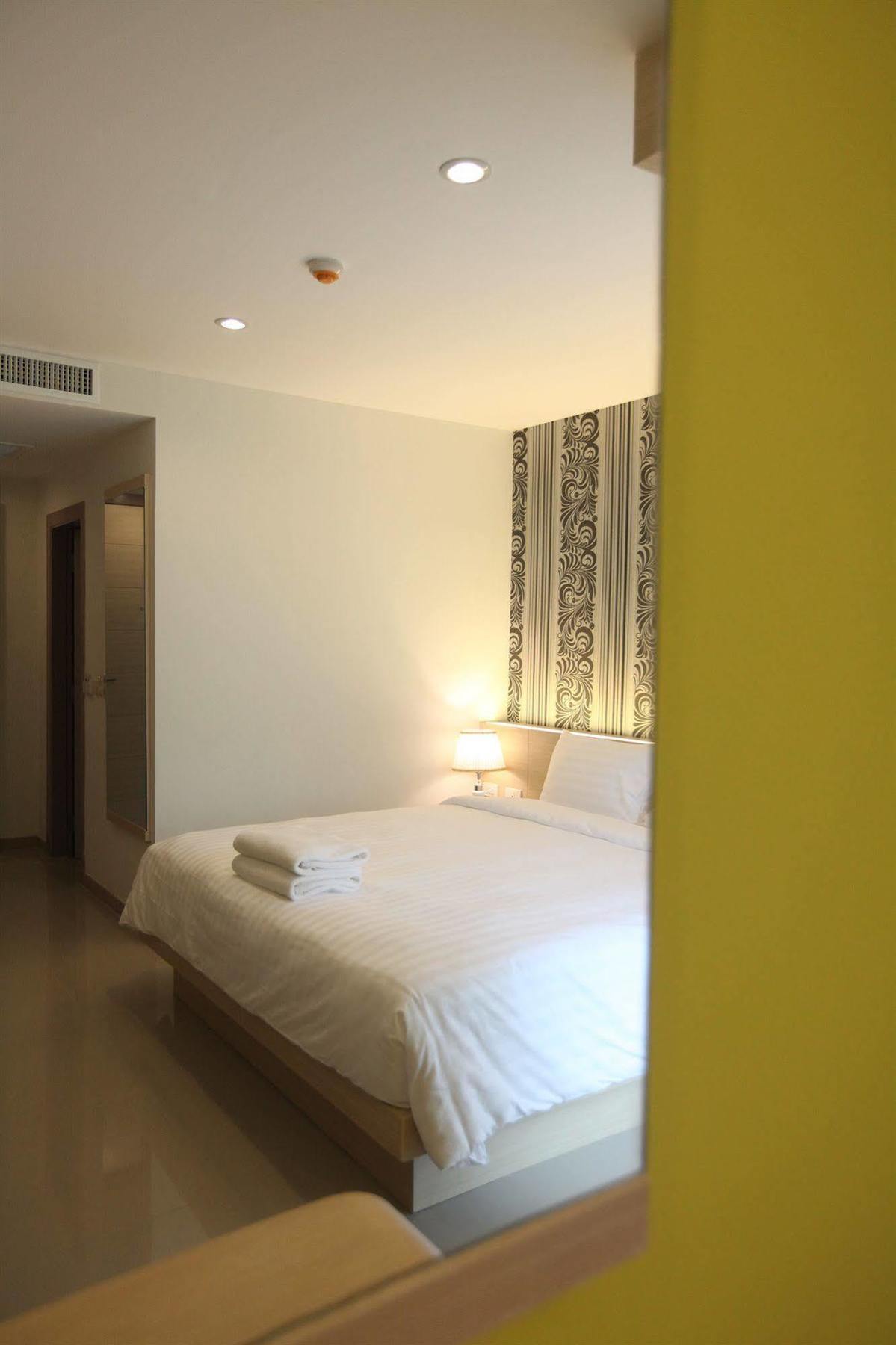 Ocean And Ole Patong Hotel Exterior foto